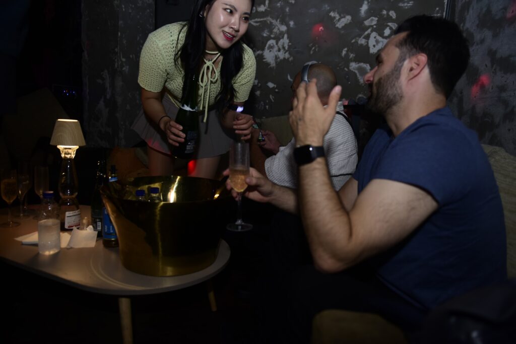 Booth and lighting at SOHO Lounge in Seoul